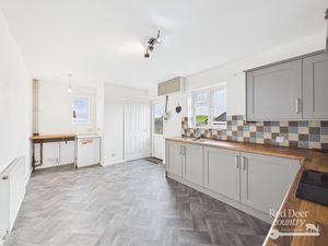 Kitchen/Dining Room- click for photo gallery